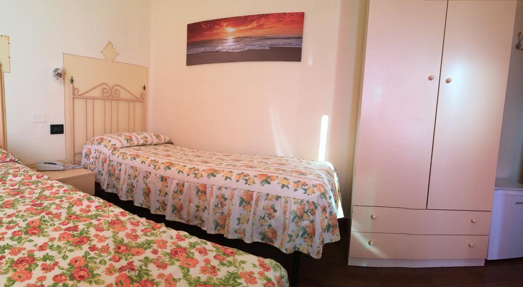 Lungomare Hotel Марина-ди-Чечина Экстерьер фото