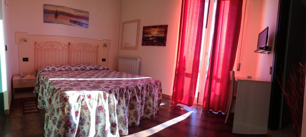 Lungomare Hotel Марина-ди-Чечина Экстерьер фото