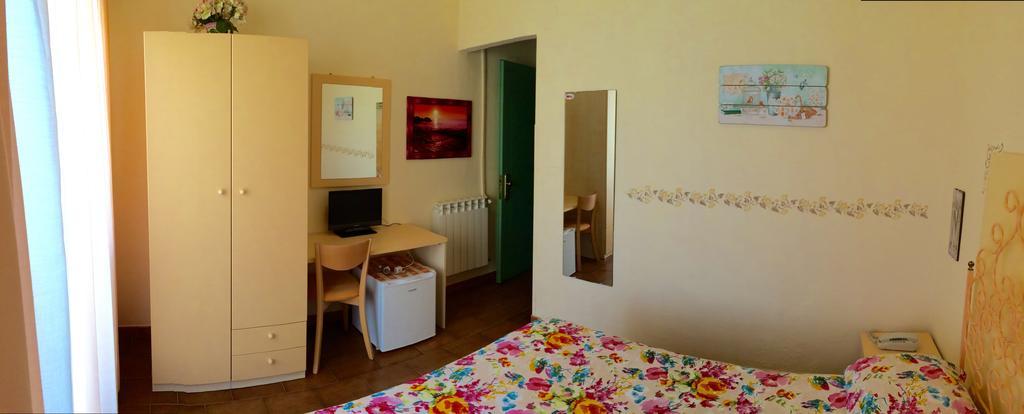 Lungomare Hotel Марина-ди-Чечина Экстерьер фото