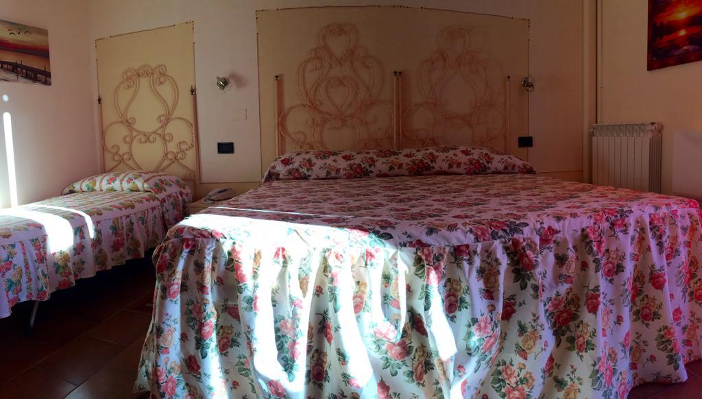 Lungomare Hotel Марина-ди-Чечина Экстерьер фото