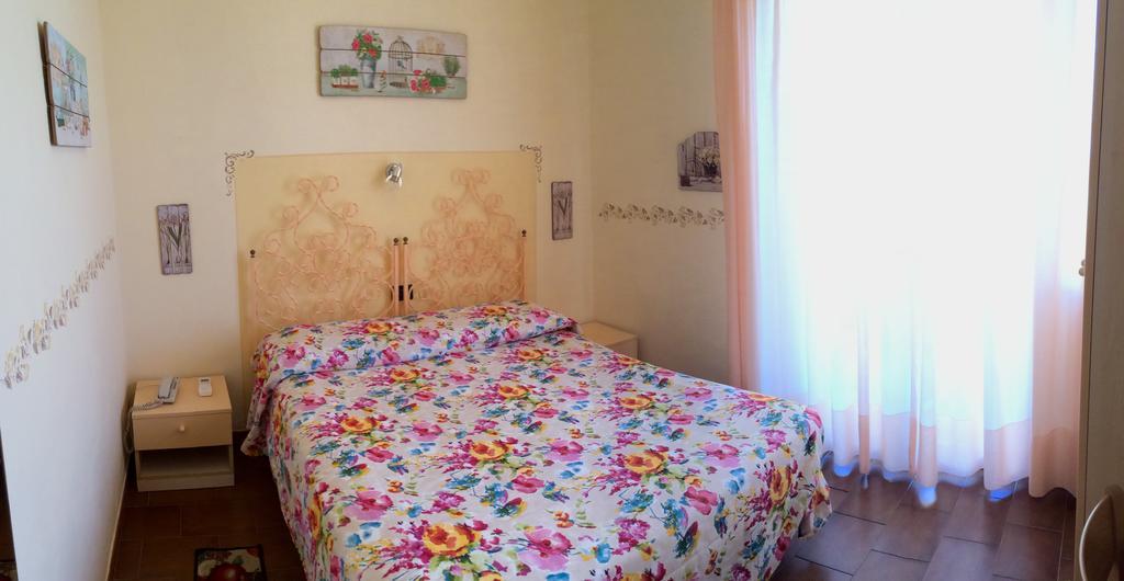 Lungomare Hotel Марина-ди-Чечина Экстерьер фото
