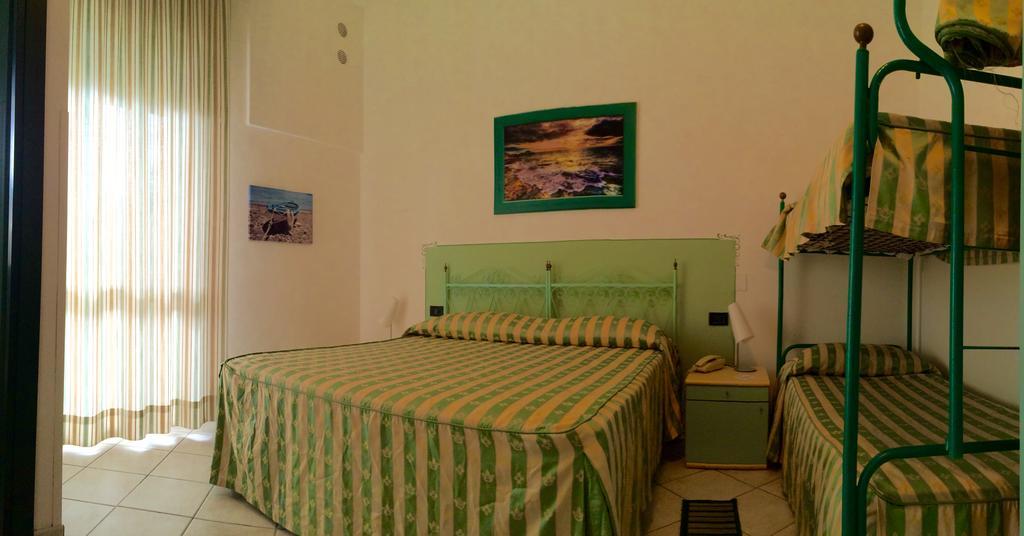 Lungomare Hotel Марина-ди-Чечина Экстерьер фото