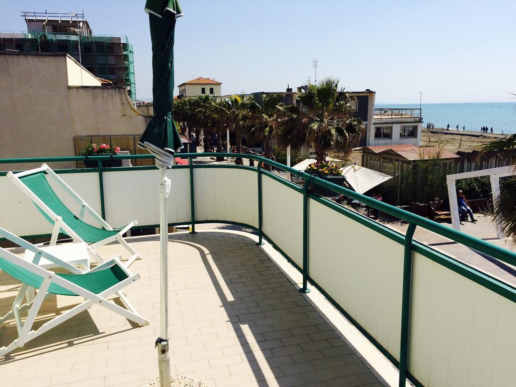 Lungomare Hotel Марина-ди-Чечина Экстерьер фото