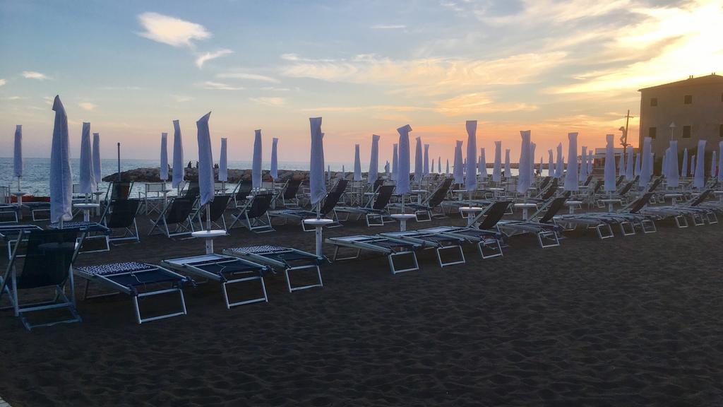 Lungomare Hotel Марина-ди-Чечина Экстерьер фото